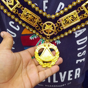 Nouvelle Régalia maçonnique : tablier, collier, manchettes et bijoux de Grand Maître - Product Image 4