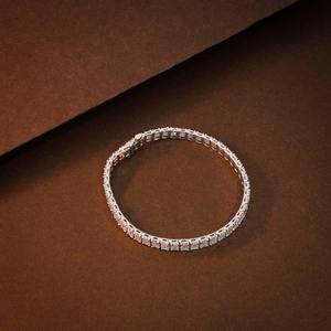 Bracelet tennis éternel luxueux en or blanc massif 14 carats avec diamants de laboratoire taille émeraude, fabricant italien de bracelets en or blanc - Product Image 4