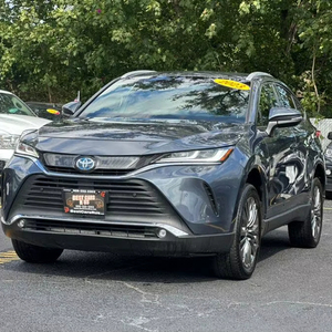 CleAN 2023 To-yo-ta Ve_n_za XLE AWD - Product Image 1