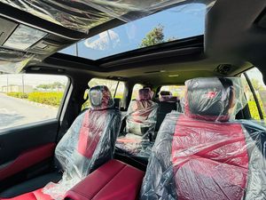 NUOVISSIMO Toyota Land Cruiser GR Sport 2025 3.5L Benzina Turbo Diesel V6 Automatico R18 Euro VI Telecamera a 360° Ottime Condizioni - Product Image 4