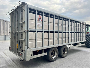 Remolque para Ganado de 30 pies y 3 Pisos, Usado, en Buen Estado, Estándar Austriaco, Disponible para Venta al por Mayor - Product Image 4