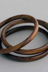 Pulsera de madera hecha a mano con tallado de Ángel, brazalete redondo ecológico, joyería elegante para fiestas, bodas y uso diario - Product Image 4