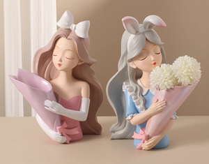 Statua Realistica in Resina Dipinta a Mano, Ragazza con Palloncini Volanti, Tema Amore per Decorazione Casa - Product Image 3