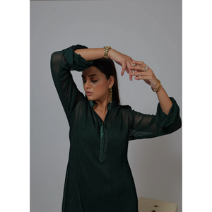 Robe Kurta élégante pour femmes, vert foncé, manches longues transparentes, vêtements de cérémonie de créateur - Product Image 2