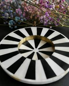 Soporte de luz de té con incrustaciones de hueso blanco y negro con borde de latón Posavasos elegante para velas de Navidad - Product Image 3