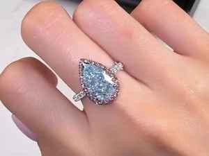 Anillo de Diamante Cultivado en Laboratorio de Corte Pera de 1.21 Quilates, Color Azul, Diseño Clásico Solitario de Oro Sólido de 10 Quilates, Joyería para Regalo de Compromiso o Fiesta para Mujer - Product Image 2