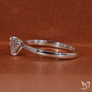 Anillo Solitario de Diamante Cultivado en Laboratorio con Corte Corazón de 0.50 CT en Oro |   Joyería Fina Certificada por IGI - Product Image 5