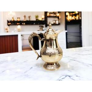 Pichet en laiton brillant de style luxueux avec surface dorée polie Forme traditionnelle Parfait pour boire quotidiennement et utiliser Puja d'Inde - Product Image 3