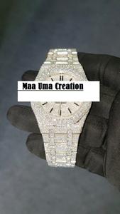 Reloj de Lujo de Cuarzo con Diamantes Moissanita y Correa de Acero Inoxidable Acabado en Dos Tonos Diseño Iced Out Colores Personalizables - Product Image 1