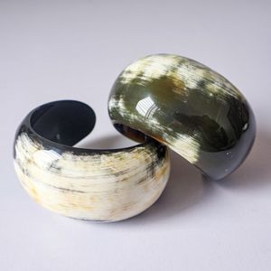 Bracelet en corne de buffle naturelle de haute qualité, fait à la main, surface polie, bijoux traditionnels écologiques - Product Image 4