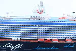 Modelo de Barco de Madera de Pino Pintado a Mano de los Cruceros MEIN SCHIIFF 5, Entrega Rápida, MOQ Bajo, Alta Calidad, Vietnam Gia Nhien - Product Image 4