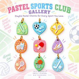 Galerie de breloques sportives pastel |   Pendentifs en acier inoxydable plaqué or 18 carats PVD, émail peint à la main, tennis, football, basketball, golf, surf - Product Image 1