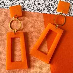 Pendientes de Resina Coloridos en Oferta para Mujer, Accesorio de Moda, Disponible en Cantidad al por Mayor - Product Image 6