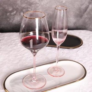 Las más lindas copas de champán vino rosado premium, que reflejan la luz de forma hermosa, creando una presentación visualmente impresionante. - Product Image 5