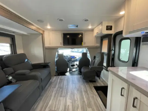 รถบ้านมือสอง Gulf Stream RV B Touring Cruiser 5240B ปี 2025 ราคาดีที่สุด รถบ้านเคลื่อนที่ Class C สำหรับขาย รองรับผู้โดยสาร 4-6 คน ภายในกว้างขวาง - Product Image 3