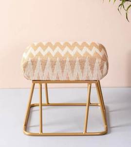 Tabouret Art Déco en velours avec base en métal plaqué or, élégant repose-pieds ottoman pour mariages, Pâques, Diwali et autres festivités - Product Image 4