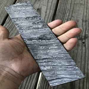 Billettes en acier à motif torsadé de Damas de qualité supérieure pour le service de traitement de soudage à motif carré de lame inclus - Product Image 4