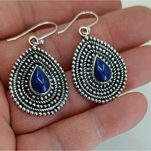 Boucles d'oreilles pendantes bohèmes chic en lapis-lazuli, faites à la main en argent sterling, pierres précieuses, cadeau d'anniversaire, de Noël pour elle - Product Image 1