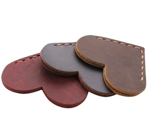 Dessous de verre en cuir au design moderne pour accessoires de table Dessous de verre en cuir de forme ronde de couleur verte et chocolat - Product Image 3