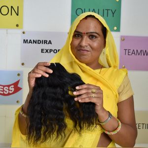 Temple de cheveux naturel non transformé Remy sans enchevêtrement cru pas de cheveux chimiques bouclés directement à partir d'extensions de cheveux humains vierges indiens - Product Image 1