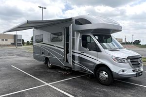 Mercedes-Benz Sprinter 3500XD Winnebago View 24J 2020 Usado, 23k Millas, Motor Turbodiésel, Slide-Out Eléctrico, Toldo Eléctrico - Product Image 2