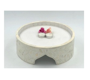 Soporte de pastel de madera artesanal de calidad con incrustaciones de resina para pasteles de cumpleaños y bodas fabricado en India - Product Image 2