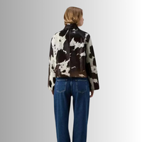 Veste en cuir de qualité supérieure avec poils, élégance robuste et texture de cuir naturel pour les amateurs de streetwear audacieux et de style western