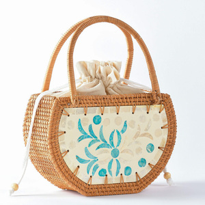 Sac à bandoulière en rotin tressé fait main avec cercle en nacre, sac à main bandoulière - Product Image 4