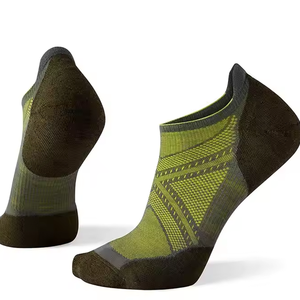 Chaussettes d'entraînement haute performance pour athlètes Chaussures d'équipage tricotées respirantes pour la saison de printemps - Product Image 1