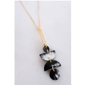 Collier rond statement fait main en corne de buffle, bijoux audacieux et imperméables au style moderne pour un look unique et une personnalisation complète - Product Image 2