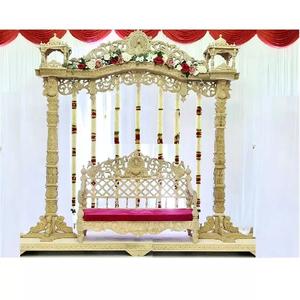 Balançoire de mariage en bois de paon Antique fait à la main, balançoire de mariage indien pour scène, balançoire en bois sculptée de paon - Product Image 1