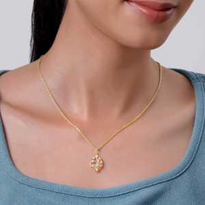 Colgante de diamante cultivado en laboratorio Glam con hoja de oro Pieza de joyería única y elegante - Product Image 4