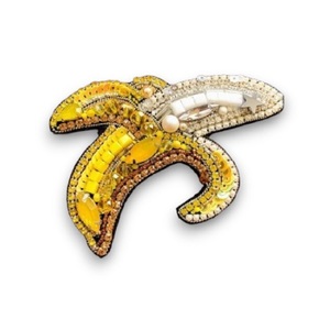 Broche de labios rojos con dientes bordado a mano y broche de moda con cuentas de alambre de lingotes - Product Image 5
