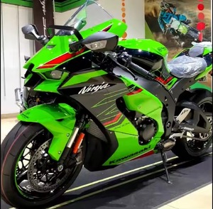 Moto sportive Ninjas 400 homologuée pour la route 2024, maintenant en stock - Product Image 1