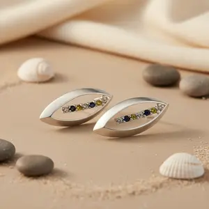 ต่างหูเงินแท้ประดับด้วยหินสีเขียวและสีดำ - Product Image 3