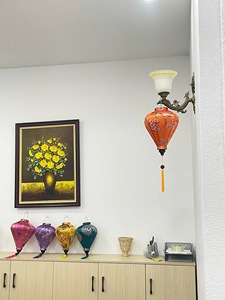 Lanterne en soie avec cadre en bambou pour une utilisation décorative intérieure et extérieure d'un hôtel-restaurant du Vietnam - Product Image 2