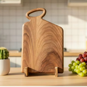 Planche à découper en bois écologique avec poignée au design haut de gamme, fabriquée à la main par des artisans indiens - Passe au lave-vaisselle et durable - Product Image 1