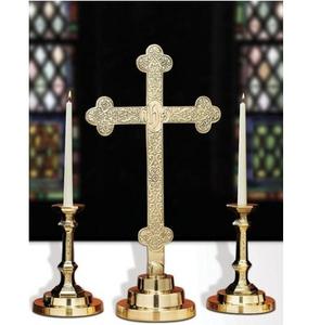 Set d'autel Crucifix et bougeoir en laiton Set d'autel gravé à la main Fournitures d'église disponibles au prix de gros - Product Image 4
