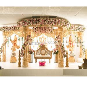 El Más Hermoso Mandap Triveni Tallado en Madera para Bodas, Fabricante del Mejor Mandap de Madera para Bodas en el Reino Unido, el Mejor Mandap de Madera para Bodas en California - Product Image 1