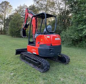 Mini-excavatrice sur chenilles Kubota U35-4 d'occasion / Équipement de construction polyvalent de 3,5 tonnes à moteur - Product Image 4
