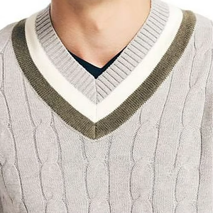 Suéter de Cuello en V de Primera Calidad para Hombre, Tejido Gris Suave con Detalles Modernos, Suéter de Cuello en V Cómodo para Cualquier Ocasión - Product Image 6