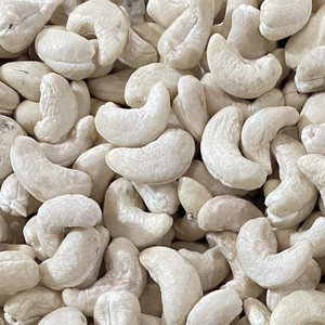 โรงงานผลิตเม็ดมะม่วงหิมพานต์ที่เชื่อถือได้ เม็ดมะม่วงหิมพานต์ดิบ บรรจุภัณฑ์ตามสั่ง ตัวอย่างฟรี เวียดนาม คุณภาพสูง เกรด SANTIGO W240 อายุการเก็บรักษา 24 เดือน - Product Image 1