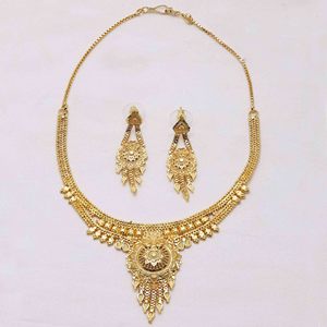 Venta al por mayor de collares cortos de oro de 14K 18K 24K, conjunto de joyería de moda chapado en oro de latón, conjunto de joyería de diseño tradicional - Product Image 1