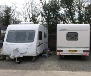 Mini caravana de viaje tipo lágrima, autocaravana portátil con baño para acampar en casa según los estándares domésticos. - Product Image 2