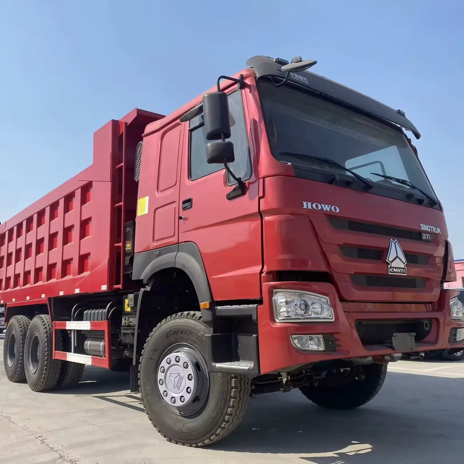 Çin profesyonel kamyon tedarikçisi SINOTRUK HOWO 6X 4 DAMPERLİ KAMYON iyi durumda inşaat malzemeleri ve cevher yükleme için özel