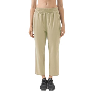 กางเกงวอร์มขาตรงข้อเท้าสั้นทรงหลวมสำหรับผู้หญิง - Product Image 1