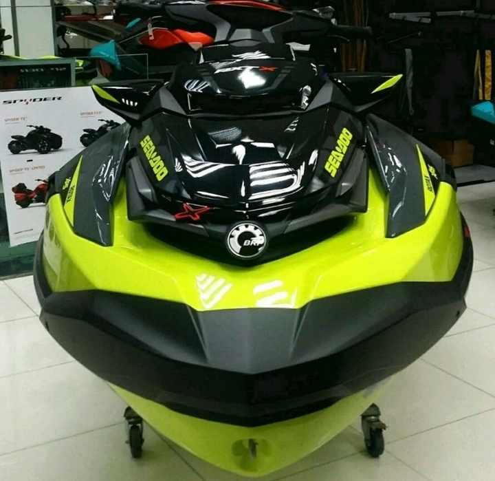 Good Quality Wholesale Fast Speed 3 Seats Water Sports Entertainment 1300CC Jetski 4-stroke 63kw 3.2m Racing Motor Boat