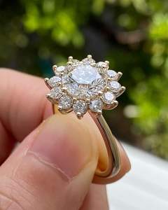 แหวนหมั้นทรงกลมประดับเพชรแล็บโกรว์ ดีไซน์ลายดอกไม้ แหวนทองคำแท้ 14k ความใส E/VS เครื่องประดับชั้นดี - Product Image 2