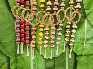 Grandes perles dorées Chudi Peony Flower Latkan Tenture murale pour toutes les occasions et la décoration de festival avec une nouvelle idée tendance - Product Image 2