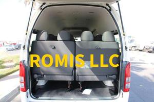 Toyota Hiace Turbo AWD Diesel 2022, Furgone con Sedili in Pelle Scura, Usato per Trasporto Passeggeri - Product Image 6
